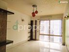 1700 square feet modern apartment for rent at 4th Floor