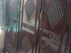 ৩ পার্ট, গর্জন কাঠের ওয়্যারড্রোব