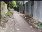 ৬ ফিট রাস্তার সাথে,ইট দিয়ে বাউন্ডার করা,জমি বিক্রি হবে।