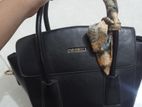 A hand bag with big space and beautiful design Cross felt style
