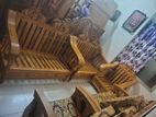 আমি একটা সোফা সেট বিক্রি করবে এগুলা পাঁচ সিটের