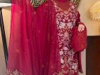 আপনি কি Wedding wear এর জন্য একটি খুব সুন্দর পার্টি ড্রেস