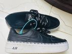 Sneakers sell