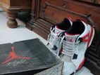 Air Jordan 4 Fire Red Sneakers