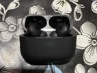 Air Pods Pro.