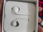 Airpods lightening connector