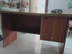 অফিস বা কম্পিউটার টেবিল