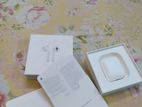 Apple AirPods 2nd Generation with Charging Case - Very Good condition