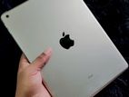 Apple ipad 6th generation. (Used)