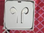 Apple lightning earpods