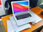 Apple MacBook AIR 2015 13.3" Display Core i7 8GB Ram 128GB SSD 5 Charge