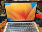 Apple MacBook Pro Core i7-16GB Touch bar ID