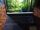 Asus Vivobook laptop