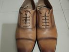 Formal shoes sell