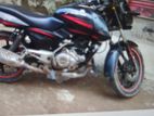 Bajaj Pulsar 150 . 2016