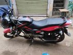 Bajaj Pulsar 150 . 2017