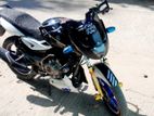Bajaj Pulsar 150 . 2016