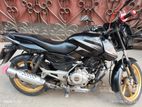 Bajaj Pulsar 150 . 2016