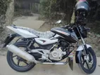 Bajaj Pulsar 150 . 2016