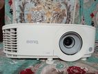 BenQ DLP MX550 Projector.