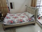 ভাল অবস্থার একটি ডাবল সাইজের পুরাতন খাট বিক্রি করা হবে।