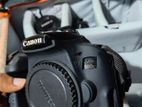 Canon 800d body with 18-55 STM lens