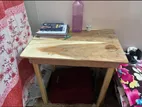 ছোট পড়ার টেবিল