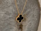 clover neckpiece