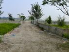 ঢাকা সাথে প্লট