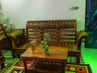 দৃষ্টিনন্দন শক্ত কাঠের সোফা সেট – অল্প ব্যবহৃত, নতুনের মতো