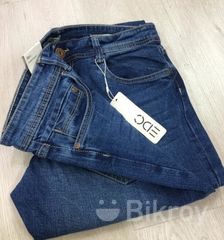 Ota-onalari yoqligida uyda yosh qizlar bilan porno