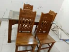 একটা চার চেয়ারের ডাইনিং বিক্রি করব