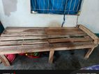 একটি চৌকি বিক্রয় করা হবে।