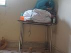একটি চেয়ারো টেবিল বিক্রি হবে