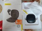 একটি Earphone বিক্রি করা হবে