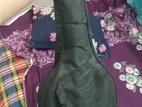 একটি গিটার বিক্রি করা হবে