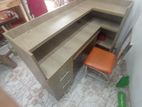 একটি নতুন কাউন্টার টেবিল বিক্রি করা হবে