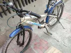 একটি পুরাতন সাইকেল। নিতে চাইলে কল করবেন অযথা কেউ না