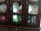 একটি সুন্দর মালয়েশিয়ান কাঠের কেবিনেট