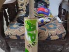 English willow cricket bat