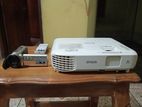 EPSON EB-S05 Projector Sony Handycam.