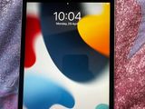 Excellent condition Ipad mini 4 128 GB with box and charger