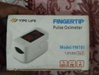 Fingertrip pulse oximeter