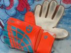 Goal keeping gloves