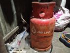 Gas stove and cylinder