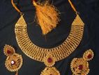 Gold pleated jewellery set