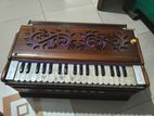 হারমোনিয়াম বিক্রি করব।