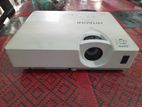 HITACHI LCD projector/ projecteur À ACL/ ED- 32 X.