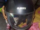 India, Gilders helmet