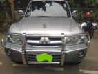 Mitsubishi Pajero ` 2004